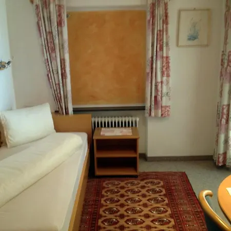 Pensjonat Wallnoefer Mieming